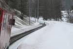 Zweimal mussten wir stoppen auf der Fahrt von Samedan nach Sagliains, zuerst rammten wir einen Schneerutsch in voller Fahrt, danach bremste uns ein Hirsch aus, der keine Anstalten machte, sich in den tiefen Schnee zu begeben. Alles pfeiffen half nichts, im Schrittempo folgten wir dem Hirsch einige hundert Meter. (02.03.2009)