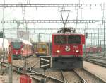 Stimmungsbild im RhB Depot Landquart am 18.12.09.Links der neue Triebzug  Allegra 