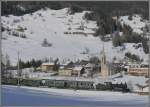 whrend der gegenberliegende Hang mit den zwei Skiliften bereits seit einer Stunde in der Sonne liegt, erreichten die ersten Sonnenstrahlen die unterste Ebene der Doppelschlaufe von Bergn genau in