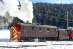 Xrot d 9213 am 31.01.1998 in Cavaglia - Bernina-Dampfschneeschleuder selbstfahrend - Baujahr 1911 - SLM - Dienstgewicht 63,5t - LP 13,67 - V 35Km/h - Schleudern bis 12 km/h - 1=21.01.1991 - Lebenslauf: ex Berninabahn G 2 3/3 1051 - 1943 RhB X rot d 13 - 1954 X rot d 9213.
