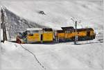 Gmf 4/4 242 und die Schleuder X rot mt 95401 kurz vor Arosa. (05.12.2017)