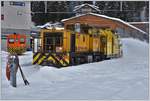 Gmf 4/4 242, Xrot mt 95401 und Tm 2/2 26 in Arosa.