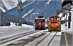 R1932 mit Ge 4/4 II 624  Celerina/Schlarigna  und Tm 2/2 116 in Guarda.