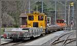 Bauzug mit Tm 2/2 81 und 87 in Versam-Safien.