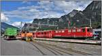 RE1244 nach Disentis mit Ge 6/6 II 701  Raetia  und Tm 2/2 93 in Untervaz-Trimmis.