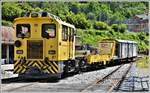 Tm 2/2 95 mit Wagen der Gleisbaufirma Sersa im Depot Chur Sand.