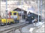 Dampfextrazug 2122 erreicht Sils im Domleschg, wo normal keine Zge mehr halten, ausser bei gelegentlichen Zugskreuzungen, wie hier mit Tm 2/2 97. (20.02.2008)