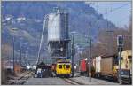 Xm 2/2 9916 und Ge 6/6 2 703  St.Moritz  in Landquart Ried.