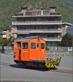 Tm 2/2 der RhB in Tirano. Angelehnt an die Tm 2/2II der SBB wurde der Traktor von der Robert Aebi 1965 für die RhB mit der Fabriknummer 1717 gebaut. Mit 9 t Gewicht und Kettenantrieb ist er für den leichten Verschubdinst vorgesehen. August 2015.