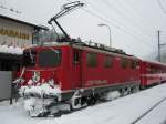 Skizug Davos-Klosters mit Ge 4/4 I 605 abgestellt in Klosters, 30.01.2010.