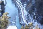 Ge 4/4 I - 608 mit Glacier Express in der Rheinschlucht bei Trin am 30.12.2010