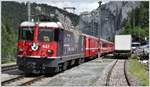 RE1737 mit Ge 4/4 II 627  Reichenau-Tamins  in Valendas-Sagogn. (09.08.2017)