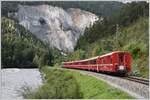 RE1748 mit Ge 4/4 II 627  Reichenau-Tamins  zwischen Valendas-Sagogn und Versam-Safien. (09.08.2017)