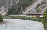 Ge 4/4 II 624  Celerina/Schlarigna  fährt mit einem Güterzug nach Ilanz durch die Rheinschlucht nahe der Station Trin.