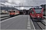 R1956 mit Ge 4/4 II 622  Arosa  nach Scuol-Tarasp und RE1156 mit ABe 8/12 3513 nach Chur in Samedan.