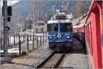 Zugskreuzung in Susch zwischen R 1929 und R 1932 mit Ge 4/4 II 619  Samedan  (08.04.2018)