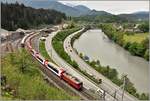 Glacier Express 905 mit der Ge 4/4 I 603  Badus  begegnet im Bahnhof Reichenau-Tamins dem IR1137 nach St.Moritz.