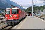 Ge 4/4 II 633  Zuoz  der Rhätischen Bahn (RhB) als RE 1244 von Scuol-Tarasp (CH) nach Disentis/Mustér (CH) verlässt den Bahnhof Reichenau-Tamins (CH) auf Gleis 3.