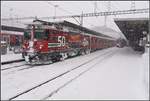 RE1740 mit Ge 4/4 II 617  Ilanz  beim Zwischenhalt in Chur.