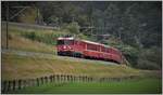 Aus Disentis nähert sich der RE1732 mit der Ge 4/4 II 613  Domat/Ems  der Verzweigung bei Reichenau-Tamins.