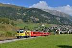 Ge 4/4 II 611 mit einem Regio am 24.09.216 bei Celerina.