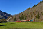 Ge 4/4 II 615 mit einem Regio am 03.11.2017 bei Jenaz.