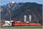 RE1745 nach Disentis/Mustér mit Ge 4/4 II 612  Thusis  zwischen Chur West und Felsberg.