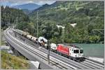 5732 aus Ilanz mit der Ge 4/4 II 633  Zuoz  auf der Hinterrheinbrücke in Reichenau-Tamins.