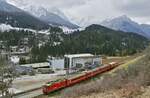 Am 02.04.2022 kommt die Ge 4/4 II 625 mit einem RE in Scuol-Tarasp an