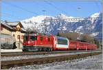 Ge 4/4 II 621  Felsberg  ist mit dem RE 1224 nach Disentis/Mustr in Untervaz-Trimmis eingefahren.