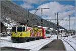 Die RhB Ge 4/4 II 611 trifft mit dem Glacier Express 903 St.