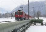 Ge 4/4 II 630  Trun  mit RE 1233 nach Scuol-Tarasp zwischen Zizers und Igis. Parallel dazu die Fernwrmeleitung Trimmis-Landquart. (26.03.2008)