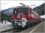 Ge 4/4 II 615  Klosters  zeigte noch in Sagliains deutlich Spuren von ihrer Begenung mit dem Schneerutsch.