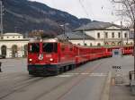 GE4/4II 625 mit RE richtung Albula vor dem Bahnhof in CHur am 29.12.2009