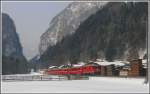 RE1233 mit Ge 4/4 II 633  Zuoz  fhrt am Zugschluss einen Calandabier-Container mit fr die durstigen Kehlen im Unterengadin. (12.02.2010)