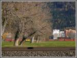 Der RE1253 nach Scuol-Tarasp versteckt sich im Bahnhof Igis.