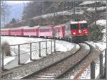 RE1240 mit Ge 4/4 II 619  Samedan  bei der Rheinbrcke in Reichenau-Tamins.