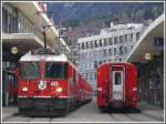 Ge 4/4 II 613  Domat/Ems  und 621  Felsberg  bespannen einen Regionalzug nach Arosa.