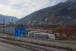 Die Rhtische Bahn: Das ist nicht immer ein roter Zug in Postkartengerechter Berglandschaft.