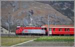 RE1232 mit Ge 4/4 II 633  Zuoz  nach Disentis/Mustr fhrt am Waffenplatz Chur vorbei.