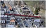 R1937 mit Ge 4/4 II 625  Kblis  von Scuol-Tarasp nach Pontresina berquert den Susasca Bergbach in Susch.