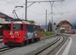 Nachdem Ge 4/4 II 615 „Klosters“ die Wagen des RegioExpress in den Ziel- und zugleich Endbahnhof Scuol-Tarasp gezogen hatte, wurde die Lok abgekuppelt, um die auf dem zweiten Gleis