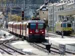 RhB - Ge 4/4 620 mit Regio bei der einfahrt in dem Bahnhof Samedan am 18.10.2013