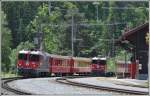 Der RE 1249 mit der Ge 4/4 II 619  Samedan  nimmt die Ge 4/4 II 630 im Schlepp mit nach Landquart.