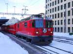 RhB - Ge 4/4 613 bei der ausfahrt aus dem Bahnhof Chur am 02.01.2015