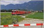 RE1240 mit Ge 4/4 II 614  Schiers  ist bei Felsberg auf dem Weg nach Disentis/Mustér.