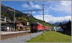 RE1240 mit Ge 4/4 II 628  S-chanf  nach Disentis/Mustér legt vor dem kleinsten Bahnhofbuffet der Schweiz in Saas i/Prättigau einen kurzen Halt ein.