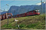 RE1737 mit der Ge 4/4 II 628  s-chanf  bei Untervaz-Trimmis.