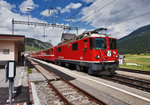 Ge 4/4 II 626  Malans  hält mit dem R 1945 (Scuol-Tarasp - Pontresina), im Bahnhof Zuoz.