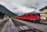 Ge 4/4 II 614  Schiers  hält am Zugschluss des R 1964 (Pontresina - Scuol-Tarasp), im Bahnhof Bever.